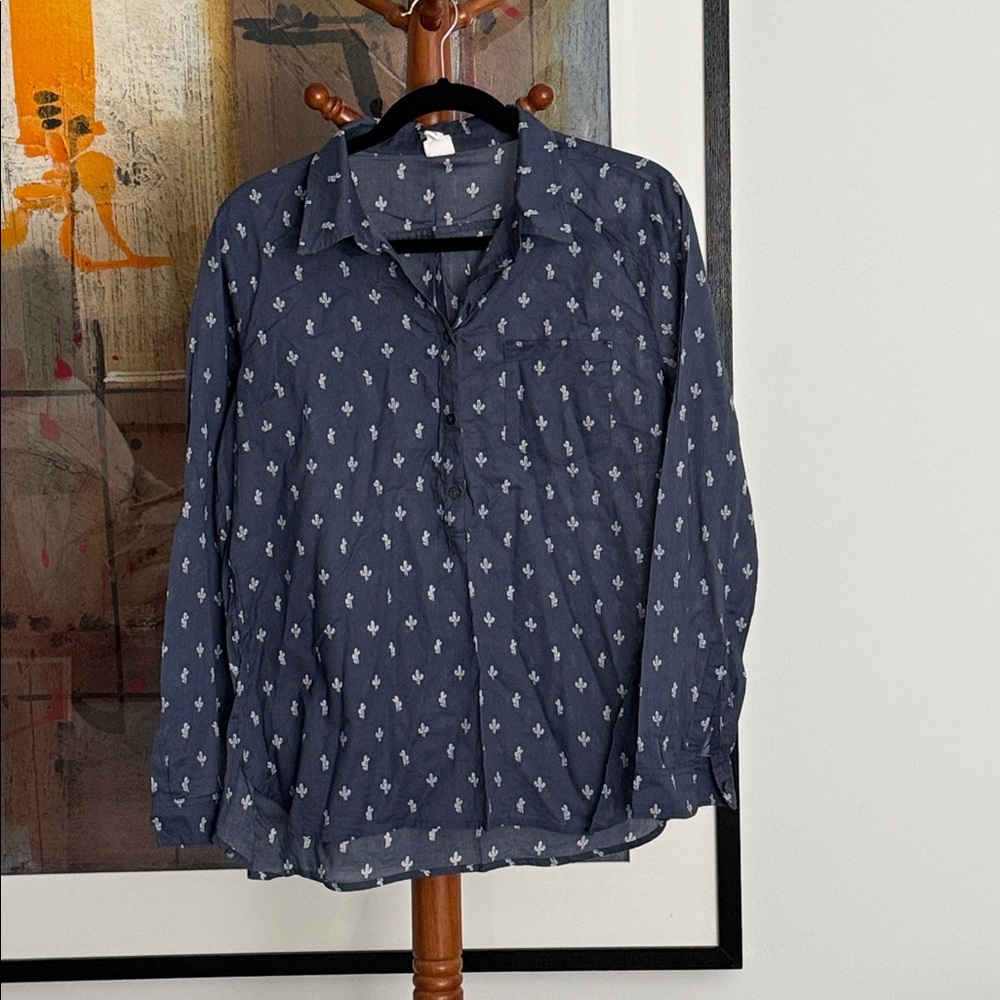 GAP Women’s Button Down Shirt